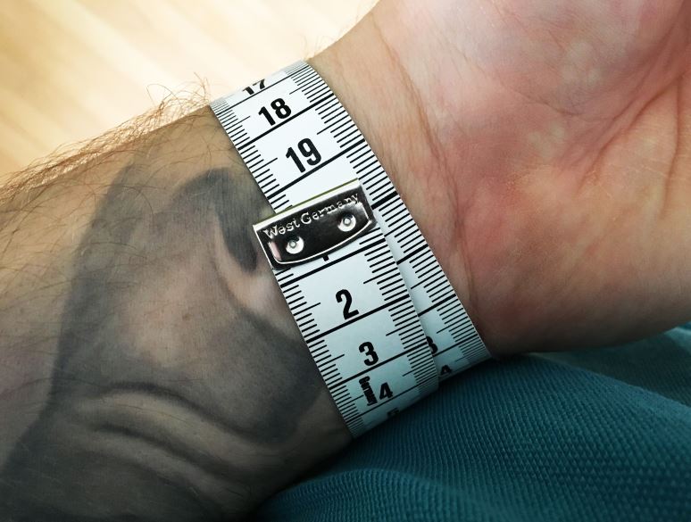 Handgelenk Umfang messen Uhrengröße ermitteln