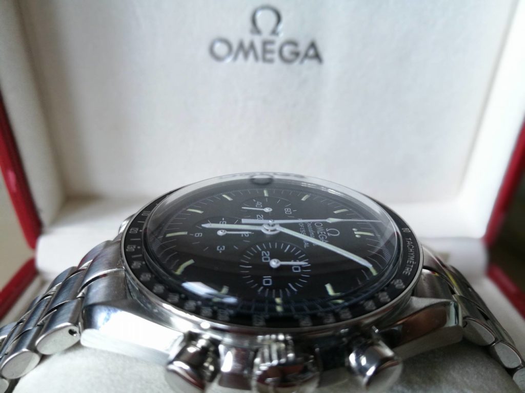 omega-speedmaster-professional-moonwatch-hesalitglas-gewoelbt