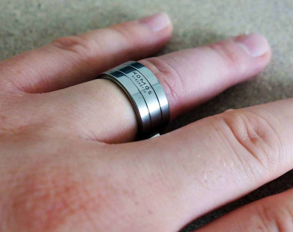 Nomos Glashütte Sonnenuhr Ring Bauernring Finger