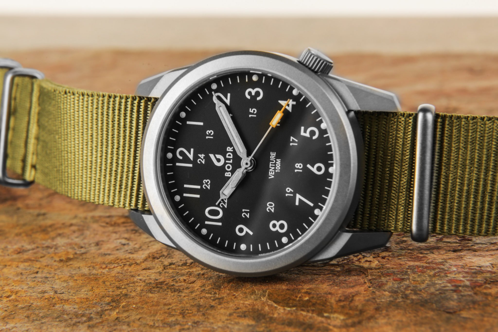 Field часы. BOLDR Venture Titanium. Hamilton Khaki Military Grey. Часы военные полевые Хамильтон. Часы Marathon field watch.