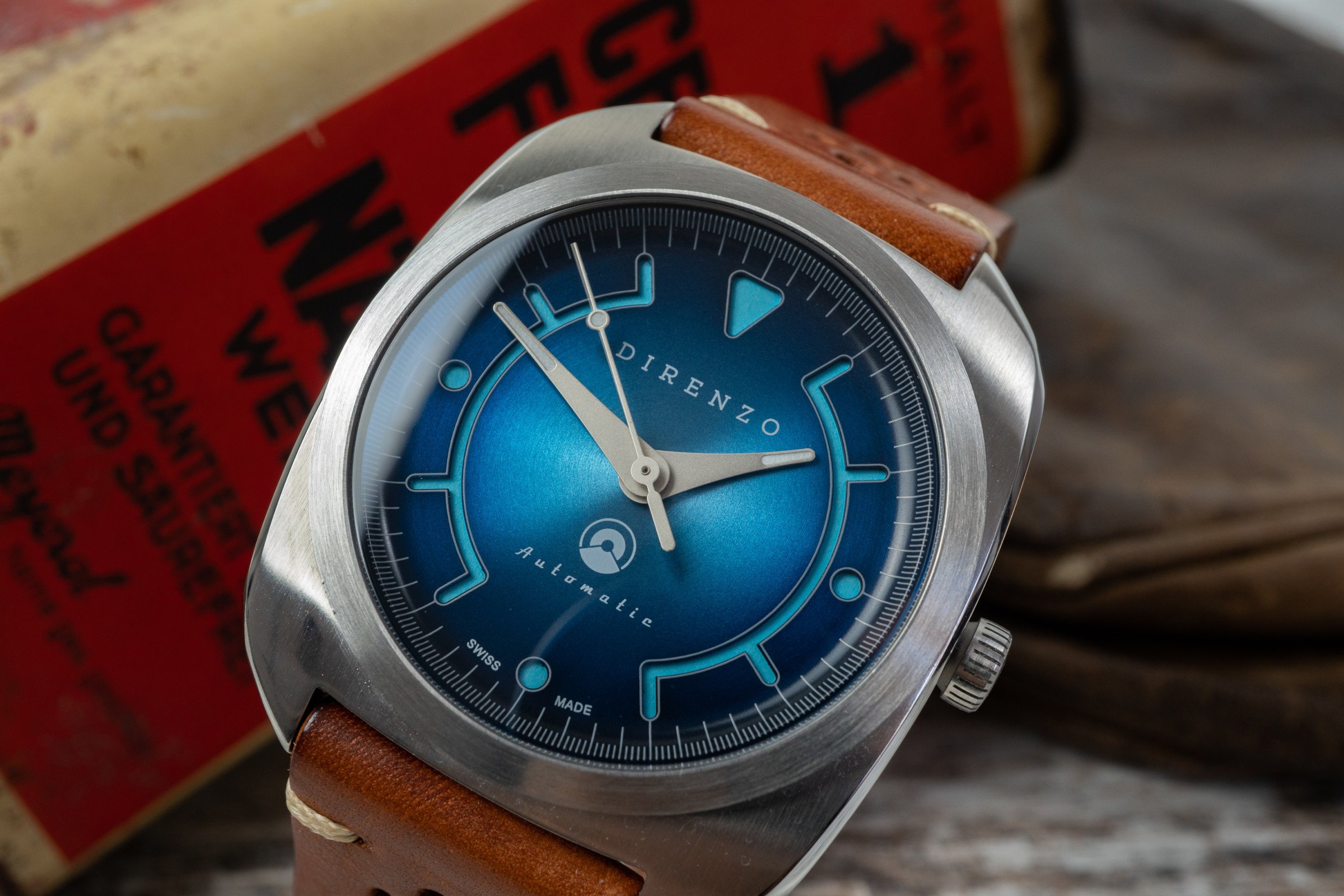Read more about the article Direnzo DRZ_02 im Test: Zweite Kickstarter-Kampagne mit retro-futuristischer Swiss Made-Uhr