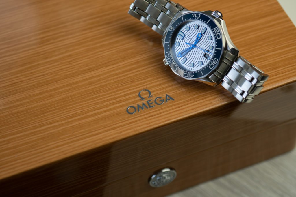 Omega-Seamaster-Diver-300m-Box-aus-Holz