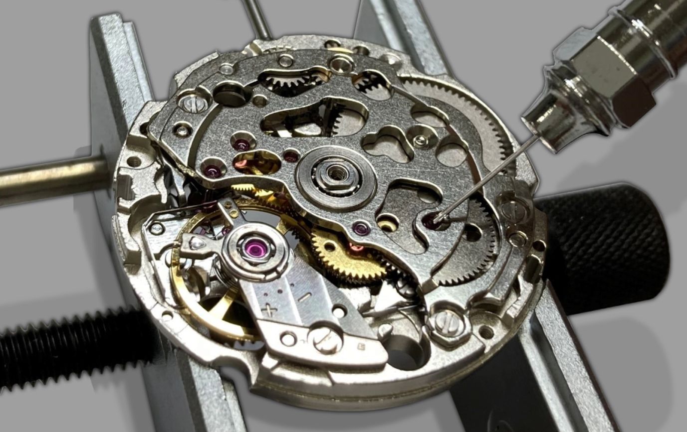 Read more about the article Einfluss der Uhren-Öle auf Serviceintervalle – und was man als Kunde sonst beim Service beachten sollte [Leserbrief]