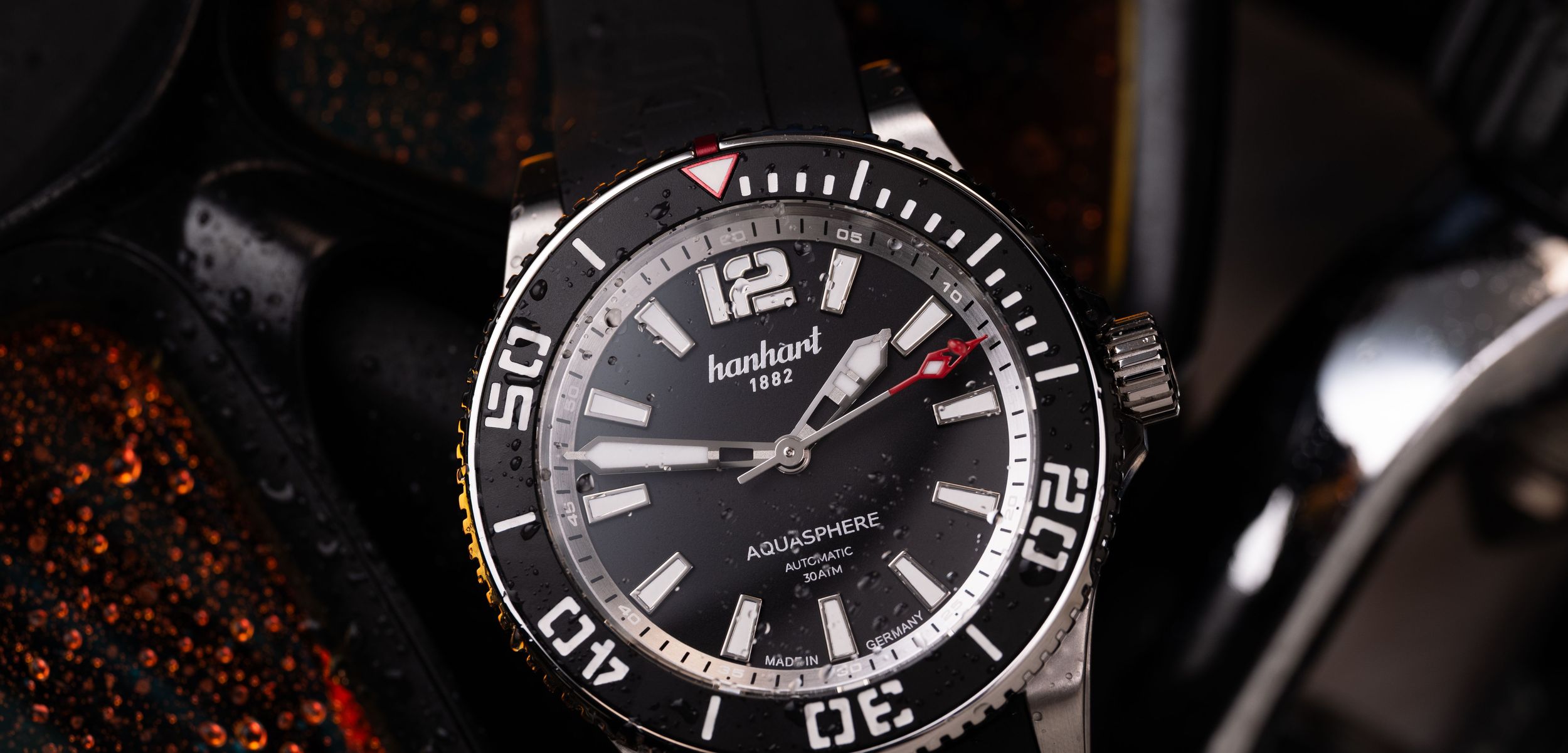Mehr über den Artikel erfahren Vom Schwarzwald in die Tiefe: Hanhart Aquasphere im Test (Freefall Blue und die neue Matte Black 2026)