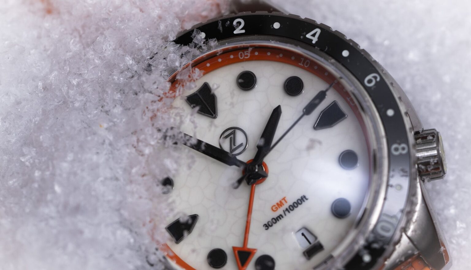 Zelos Mako 300M Diver GMT Cracked Ice Review 06188 Kopie