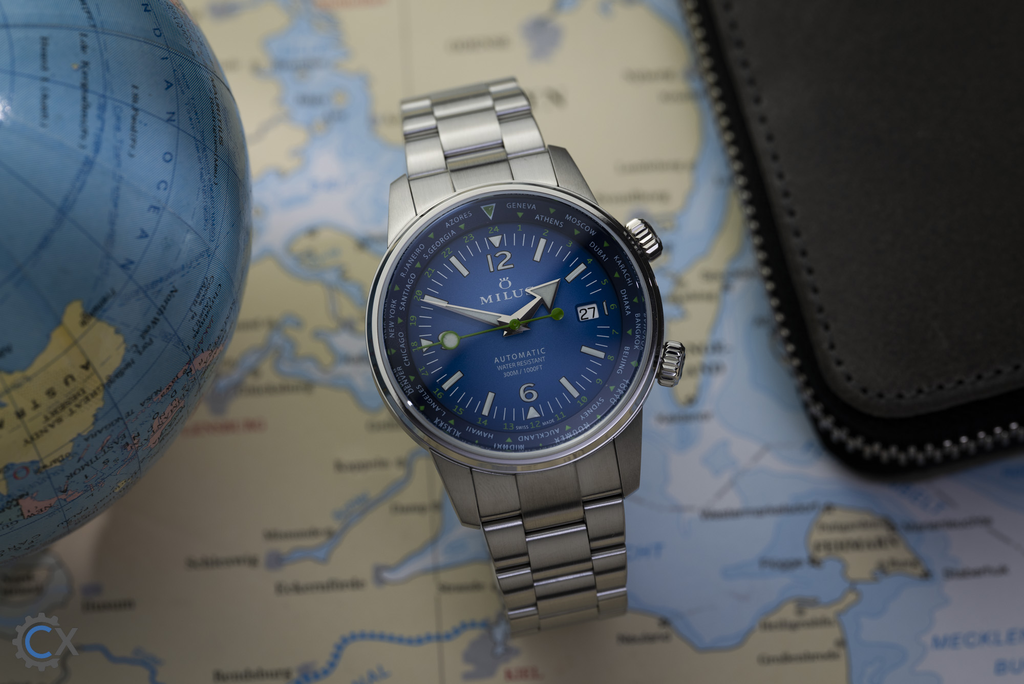 Mehr über den Artikel erfahren Meerwert für Weltentdecker? Milus Archimedes World Timer Blue Odyssey im Test