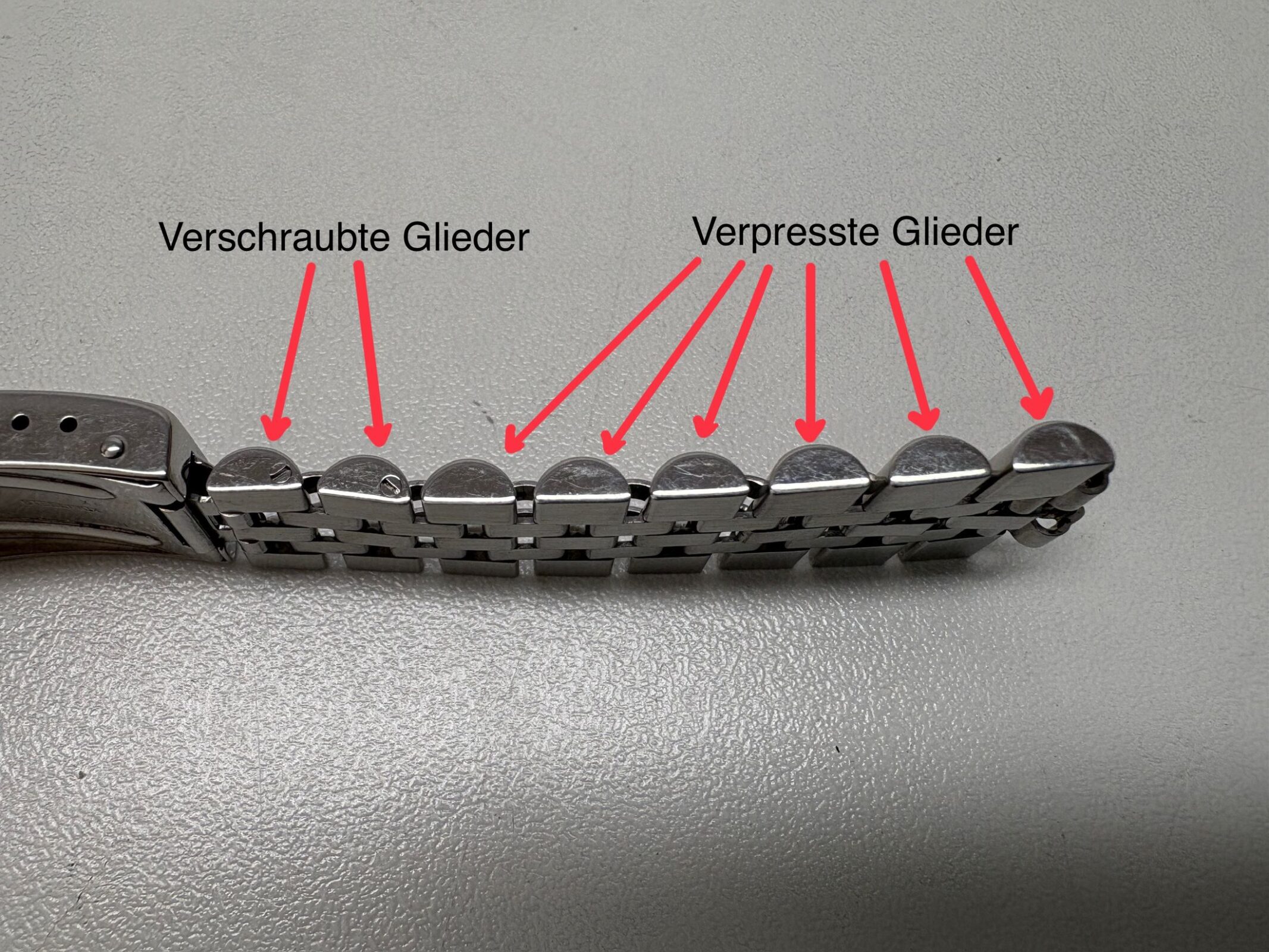 4. Verschraubte und verpresste Glieder eines Rolex Jubilee Armbands