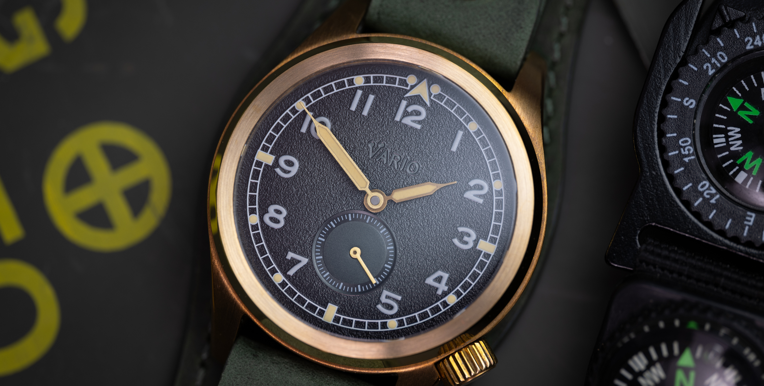 Mehr über den Artikel erfahren Patina-Potenzial und Dirty Dozen-DNA: Vario 1945 D12 Bronze Fumé
