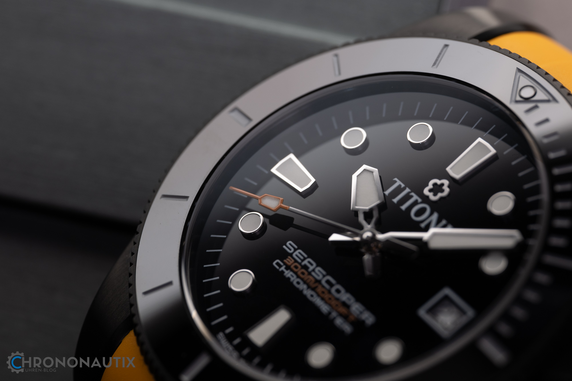 Titoni Seascoper 300 DLC Orange Test 1210453