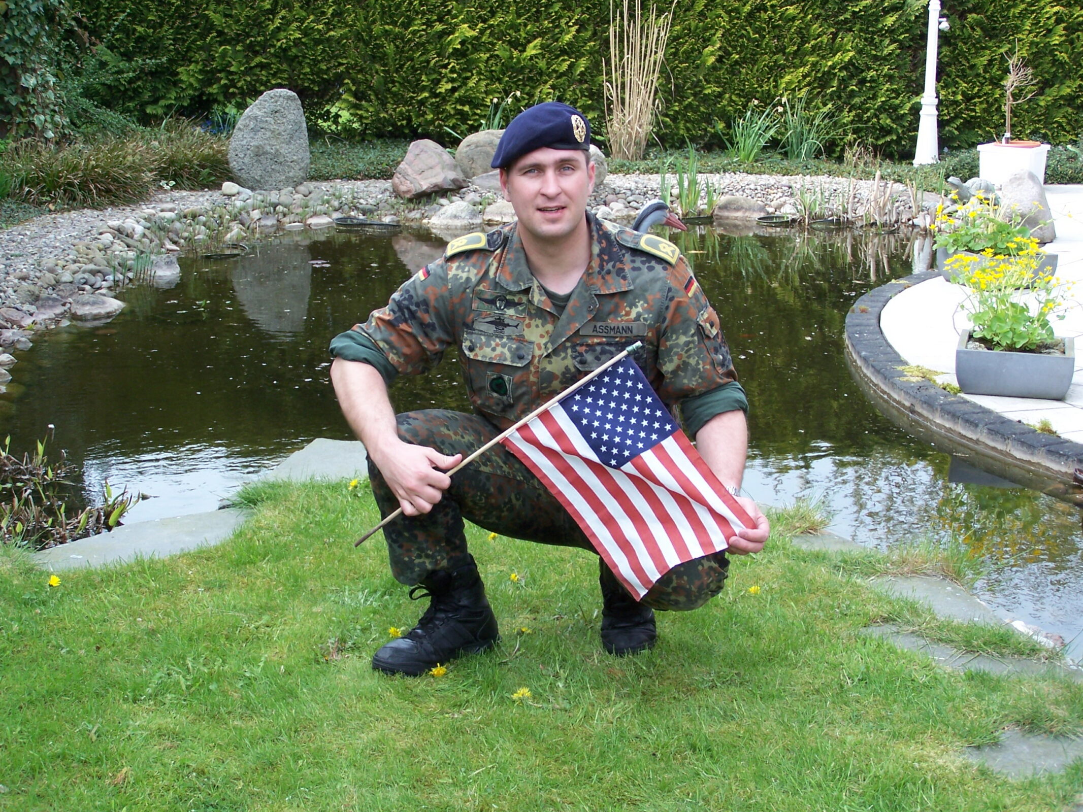 Dirk Assmann in TD mit US Flagge ots